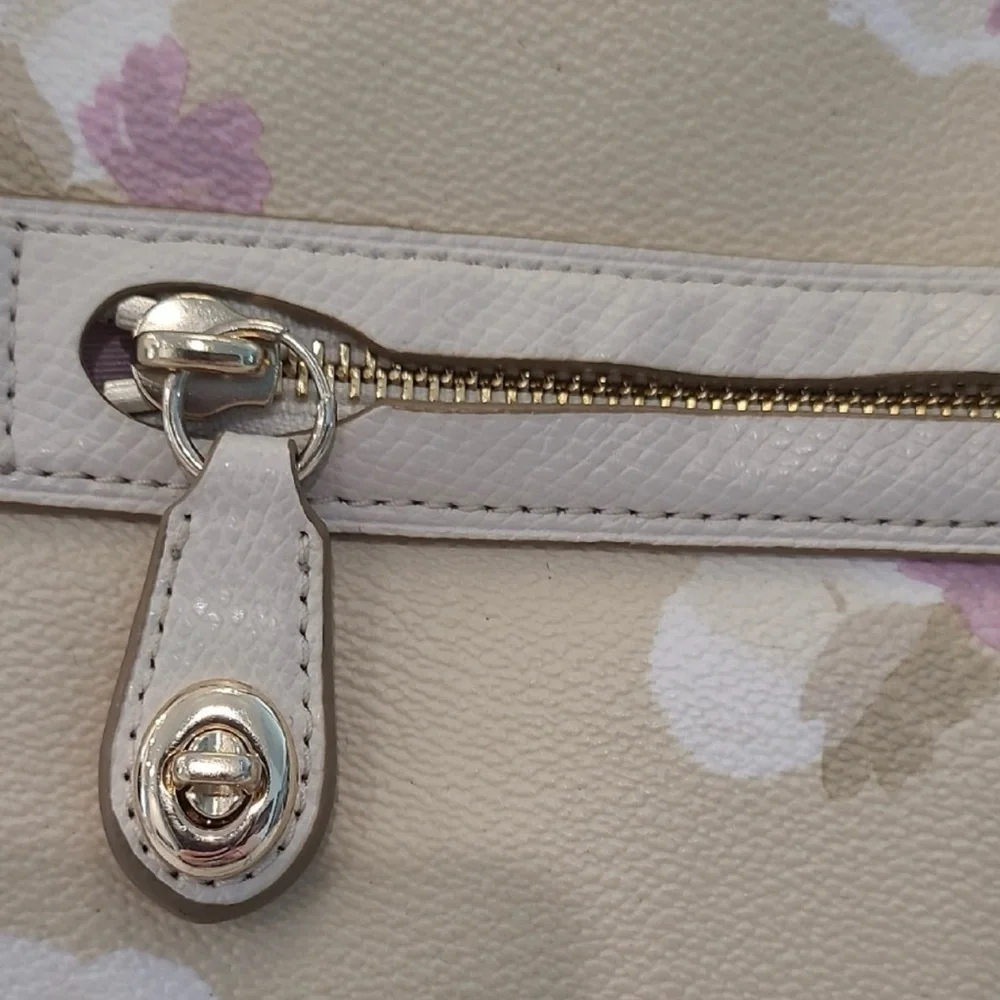 Coach Beachwood Taylor Floral Crossbody Bag - Picture 5 of 13